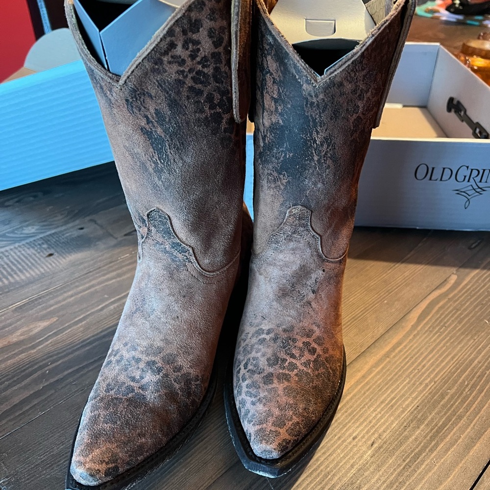 Brand new beautifully made Old Gringo Leopardito boots